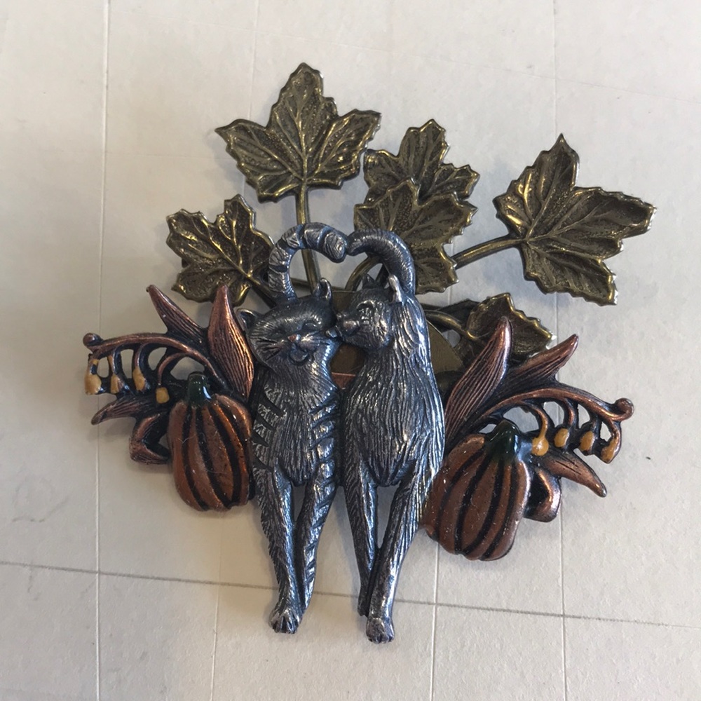 Two cats vintage style pin/brooch